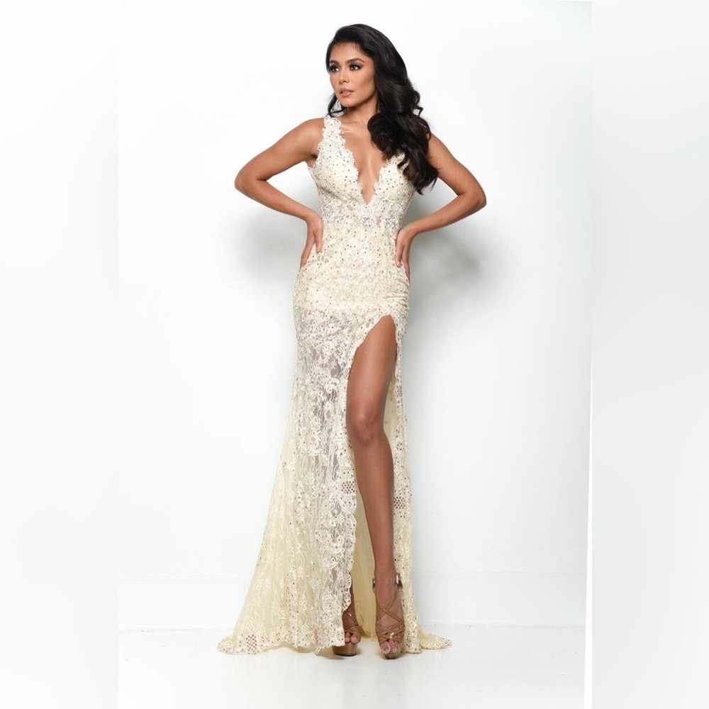 Chic Nude Lace Prom Dress